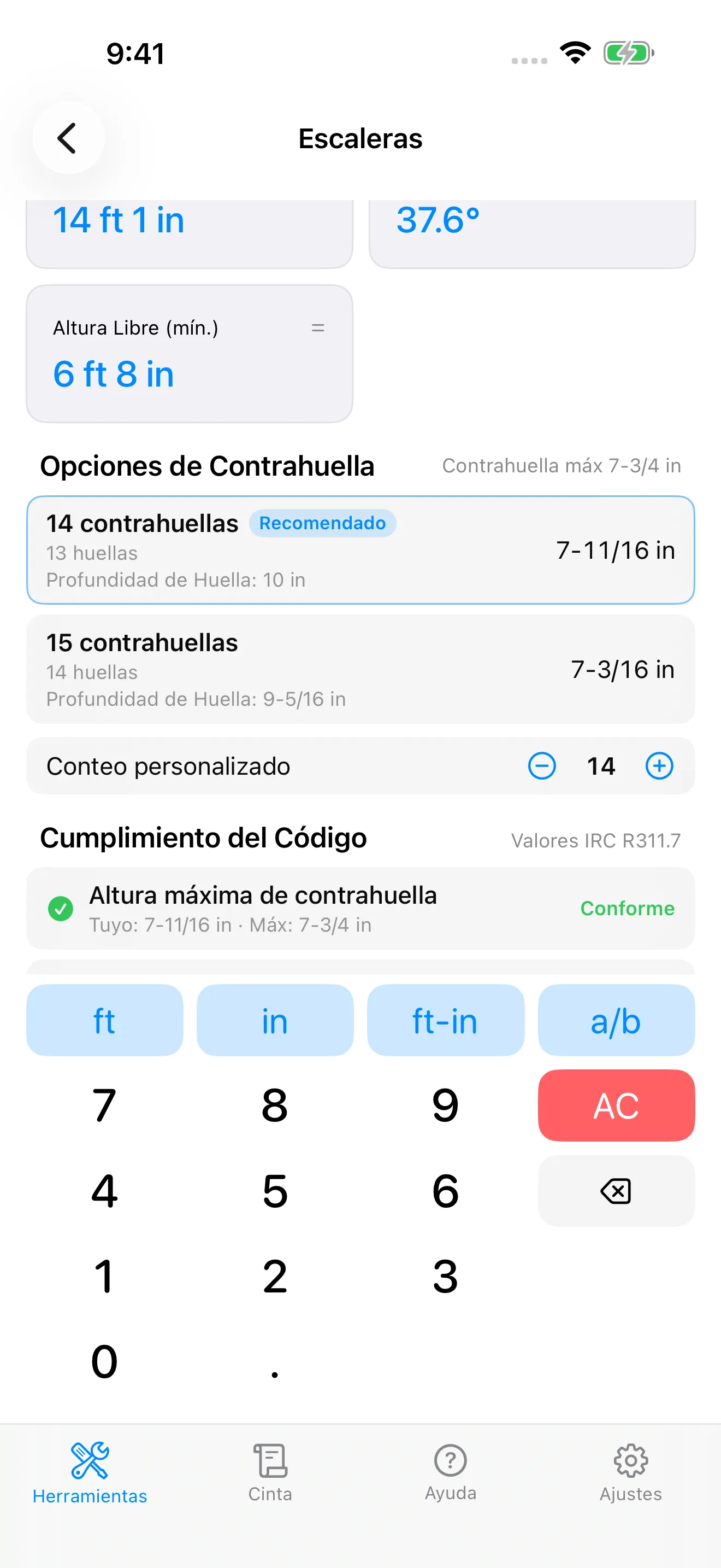 Calculadora de escaleras de CutOnce resolviendo una altura total de 108 pulgadas con revisiones de código IRC aprobadas